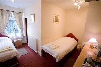 Hawthorn Hotel Radcliffe Extérieur photo